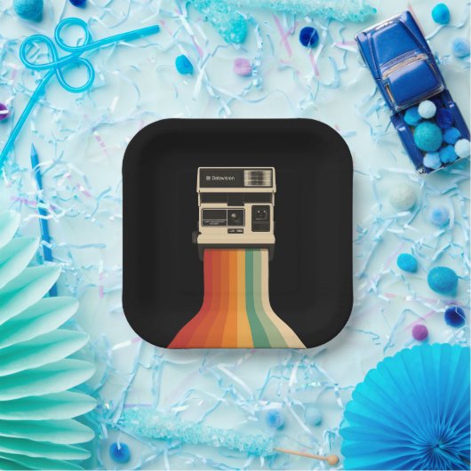 Retro Camera with Rainbow Print Pappteller (Party)