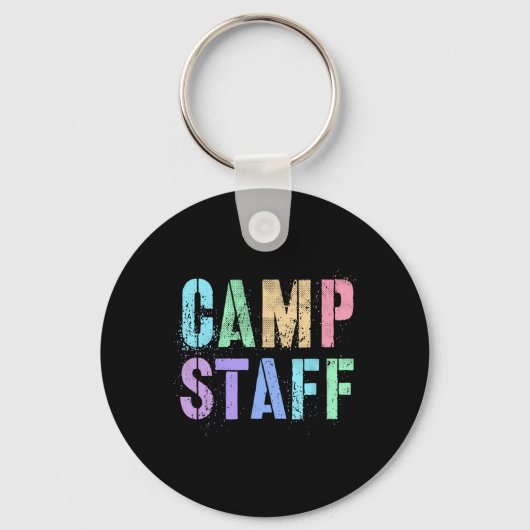 Retro Camp Mitarbeiter Sommer Campingplatz Crew Be Schlüsselanhänger (Vorderseite)