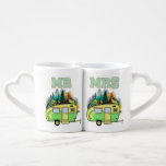 Retro Camping, Caravan Mr. and Mrs. Liebestassen<br><div class="desc">Niedliches Retro-Camping/Schnitzerei von Mr. und Mrs. Tasse mit bearbeitbaren Namen</div>