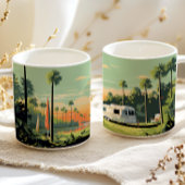 Retro-Camping-Wald-Sonnenuntergang Kaffeetasse