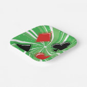 Retro Card Suits Vibrant Red and Black Pappteller (Gewinkelt)