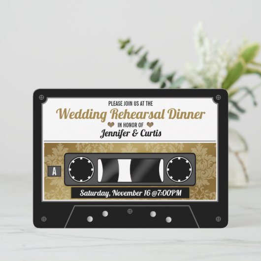 Retro Cassette Band Hochzeit Probe Abendessen Invi Einladung (Stehend Vorderseite)