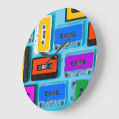 Retro Cassette: Blue Background Collection Große Wanduhr (Winkel)