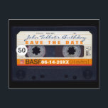 Retro Cassette Tape 50. Geburtstag Save the Date P Ankündigungspostkarte<br><div class="desc">Altes Kassette personalisieren mit Ihrem Namen, Datum, Adresse... Design auf Postkarte mit Text für 50. Geburtstag "Save the Date". Passend zum Geburtstag sparen Sie den Datums-Magneten, die Geburtstagseinladung, die Geburtstagspapiere und das Gästebuch (Spiralheft und Hardcover). Vergessen Sie nicht die ganze Kollektion von Retro-Audiotapes (durchsichtig, grün, mit Aufklebern und mehr... )....</div>