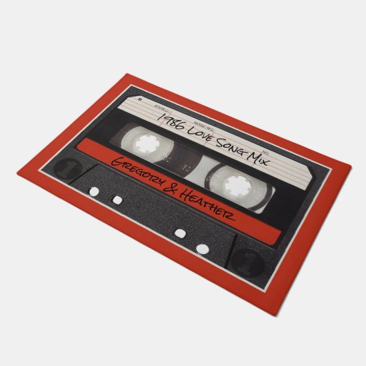 Retro Cassette Tape Red Black Fußmatte (Schrägansicht)