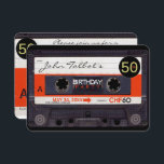 Retro Cassette Tape S 50. Geburtstagsparty Inv Einladung<br><div class="desc">Kassettenrekorder (Audiotape oder Audiokassette) mit weißem und orangefarbenem Etikett zum Personalisieren. 50 ist auf einem kleinen schwarzen Tag anpassbar. Design auf flach gerundete Karteneinladung mit Texten für 50. Geburtstagsparty. Andere Modelle mit anderen Audiotapes und Videobänder sind erhältlich. Matching Geburtstag Save the Date (Postkarte), Gästebuch (Hardcover), Danke Geschenktag und mehr... ...</div>