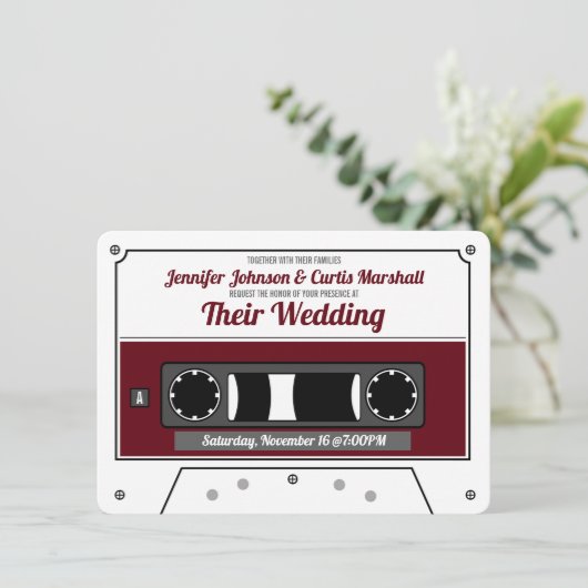 Retro Cassette Tape Wine Red Wedding Einladung (Stehend Vorderseite)