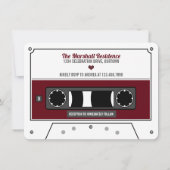 Retro Cassette Tape Wine Red Wedding Einladung (Rückseite)