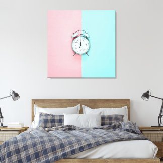 Retro-Charm-Lichtblauer Wecker auf Pink und Türkis Leinwanddruck