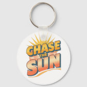 Retro "Chase the Sun" Summer Quote Schlüsselanhänger (Vorderseite)