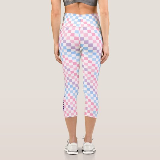 Retro Checkerboard 1990s 2000s Y2K Pastellname Capri Leggings (Rückseite)