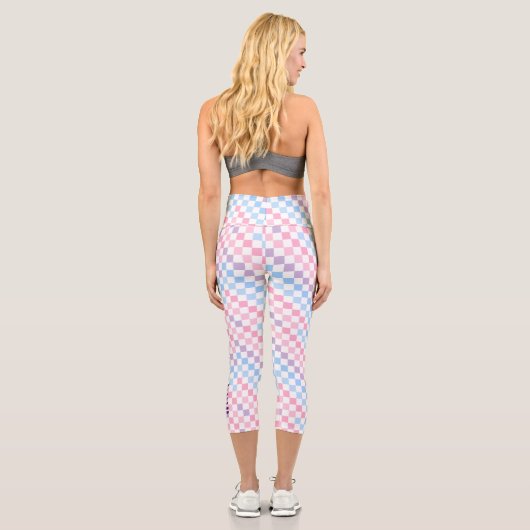 Retro Checkerboard 1990s 2000s Y2K Pastellname Capri Leggings (Rückseite)
