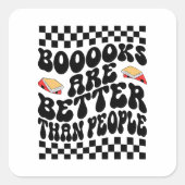 Retro Checkerboard "Books Are Better" Graphic Quadratischer Aufkleber (Vorderseite)