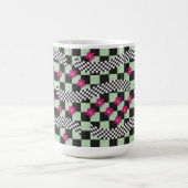 Retro-Checkerboard-Design mit Blume Kaffeetasse (Mittel)