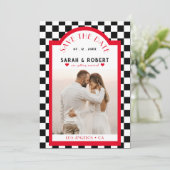 Retro Checkerboard Foto Red Black & White Wedding Save The Date (Stehend Vorderseite)