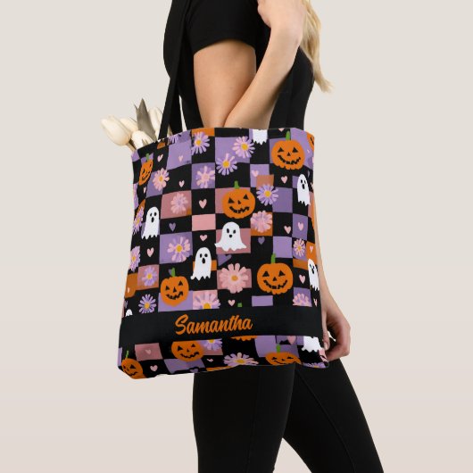 Retro Checkerboard Halloween Geister und Pumpkins Tasche (Von Nahem)