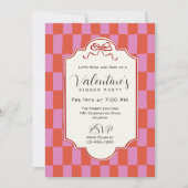 Retro Checkerboard Handdrawn Bow Valentine Dinner Einladung (Vorderseite)