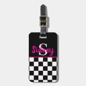 Retro Checkerboard Neon Pink Name Monogram Gepäckanhänger (Vorderseite vertikal)