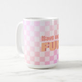 Retro Checkerboard Peach Fuzz Pink Gradient Kaffeetasse (Vorderseite Links)