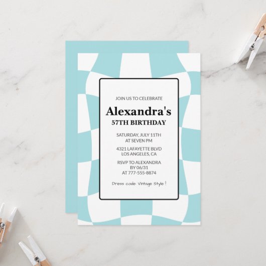 Retro Checkered Blue Einladungen zum 57. Geburtsta (Vorderseite/Rückseite Beispiel)