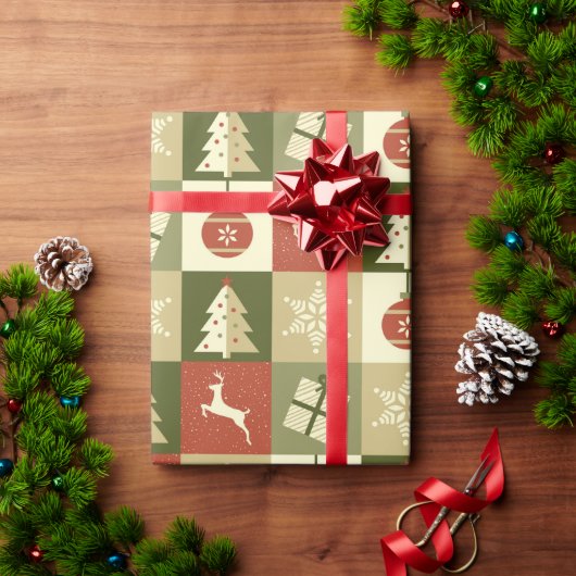 Retro Checkered Christmas Red and Green Geschenkpapier (Feiertagsgeschenk)