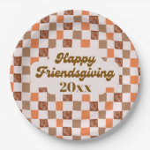 Retro Checkered Happy Friendsgiving Year Pappteller (Vorderseite)