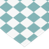 Retro Chic Cool Cadet Blau Schachbrettmuster Tischdecke (Schrägansicht)