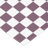 Retro Chic Dunkle Rose Rosa Schachbrettmuster Tischdecke (Schrägansicht)