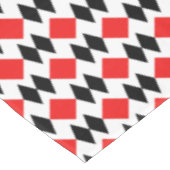 Retro Chic Red Black Diamond Shape Muster Tischdecke (Schrägansicht)