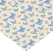 Retro Chinoiserie Blue Butterfells Blush Ivory Tischdecke (Schrägansicht)