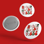 Retro Christmas Holly Jolly Vibes Trendy Holidays Button<br><div class="desc">Retro Weihnachten Holly Jolly Vibes Trendy Holidays Buttons präsentiert den Text "Holly Jolly Vibes" in einem Retroskript in rot,  grün und rosa Akzent mit Sternen und niedlichen Happy Gesichtern. Entworfen von ©Evco Holidays www.zazzle.com/store/evcoholidays</div>