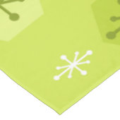Retro Christmas Snowflakes Chartreuse Tischdecke (Schrägansicht)