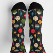 Retro Christmas tree toys on black Socken (Oben)