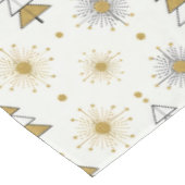 “Retro Christmas Trees | Mid Century Modern Tischdecke (Schrägansicht)