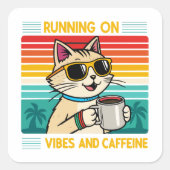 Retro Coffee Cat Vibes - Funny Caffeine Lover Quadratischer Aufkleber (Vorderseite)