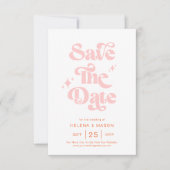 Retro Coral Pink Groovy Script Sommerhochzeit Save The Date (Vorderseite)
