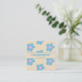 Retro Cream Blue QR Code Groovy Floral Fun Boho Quadratische Visitenkarte (Stehend Vorderseite)