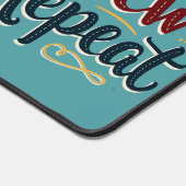 Retro "Cut Sew Repeat" Nähen Lover Design Schreibtischunterlage (Ecke)