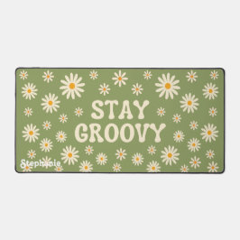 Retro Daisies Bleibe Groovy Sage Green Script Name Schreibtischunterlage