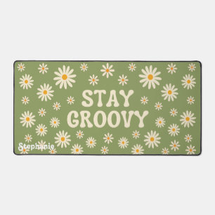 Retro Daisies Bleibe Groovy Sage Green Script Name Schreibtischunterlage