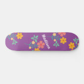 Retro Daisy Bouquet Muster in Lila Skateboards (Horizontal)