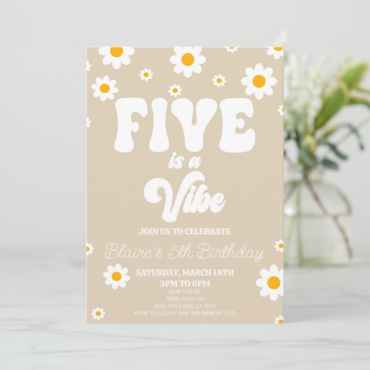 Retro Daisy Five Is A Vibe 5th Birthday Party Einladung (Stehend Vorderseite)