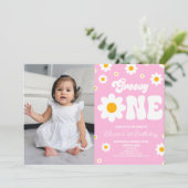 Retro Daisy Flower Groovy One 1st Birthday Party Einladung (Stehend Vorderseite)