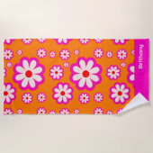 Retro Daisy Muster Pink & Orange 70er Blumenname Strandtuch (Vorderseite)