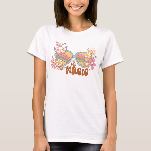 Retro Daisy, Regenbogen und Schmetterlinge Zitat T T-Shirt (Vorderseite)