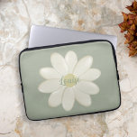 Retro Daisy Sage Green Individuelle Name Laptop Sl Laptopschutzhülle<br><div class="desc">Fügen Sie Ihren Namen zu diesem niedlichen weise grünen Laptop-Gehäuse mit einer Single Creme daisy Blume hinzu</div>