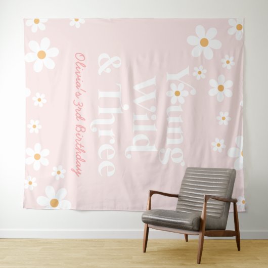 Retro Daisy Young Wild und Three Birthday Wandteppich (Beispiel (Horizontal))