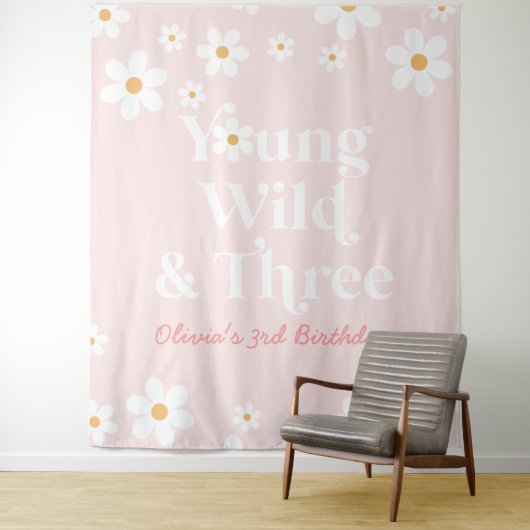 Retro Daisy Young Wild und Three Birthday Wandteppich (Beispiel)