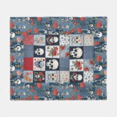 Retro Denim Patchwork mit Rose Skulls Skelette Fleecedecke (Vorderseite (Horizontal))