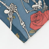 Retro Denim Patchwork mit Rose Skulls Skelette Fleecedecke (Ecke)